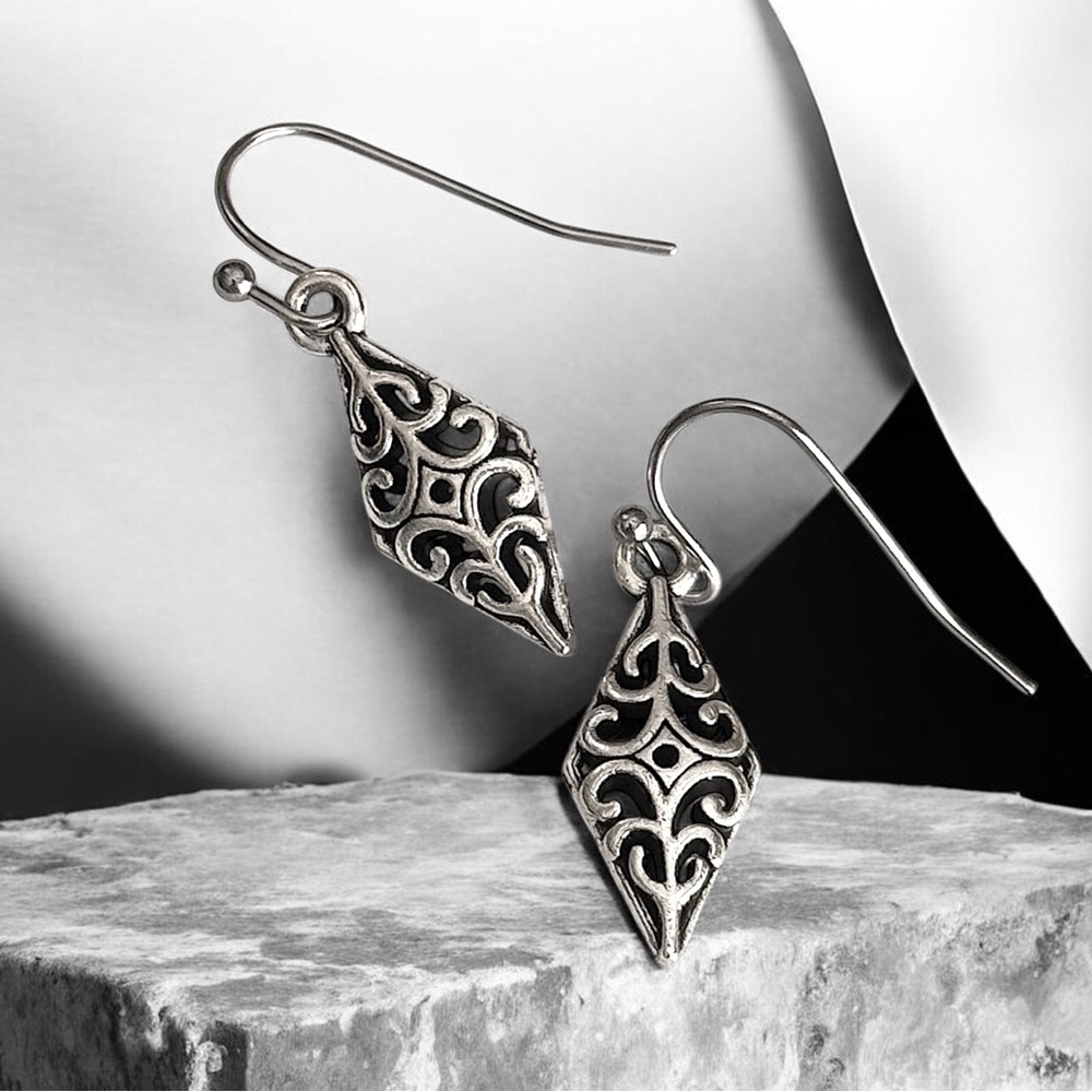 5 For $25💫Alternative Silver Filigree Diamond Shaped Earrings